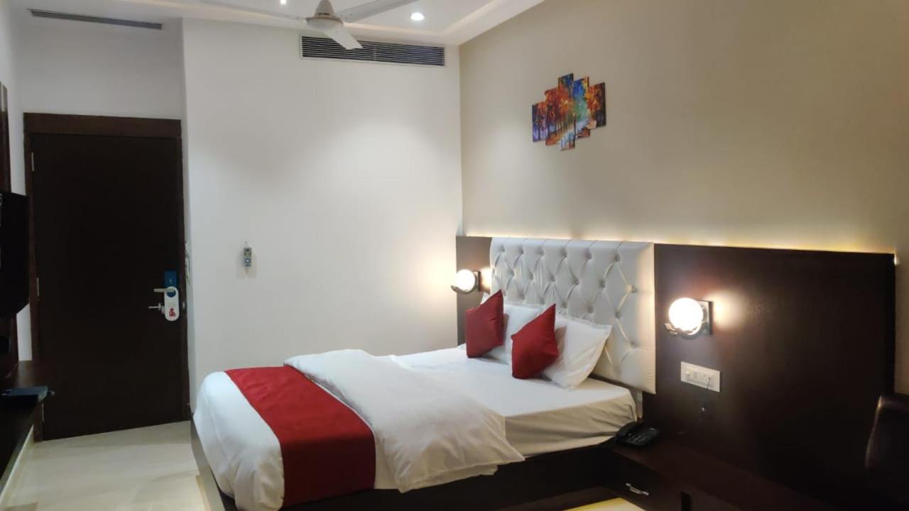 Hotel Relax Bhopal Buitenkant foto
