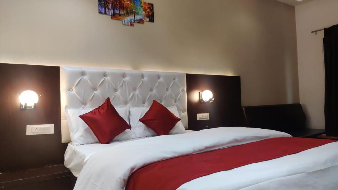 Hotel Relax Bhopal Buitenkant foto